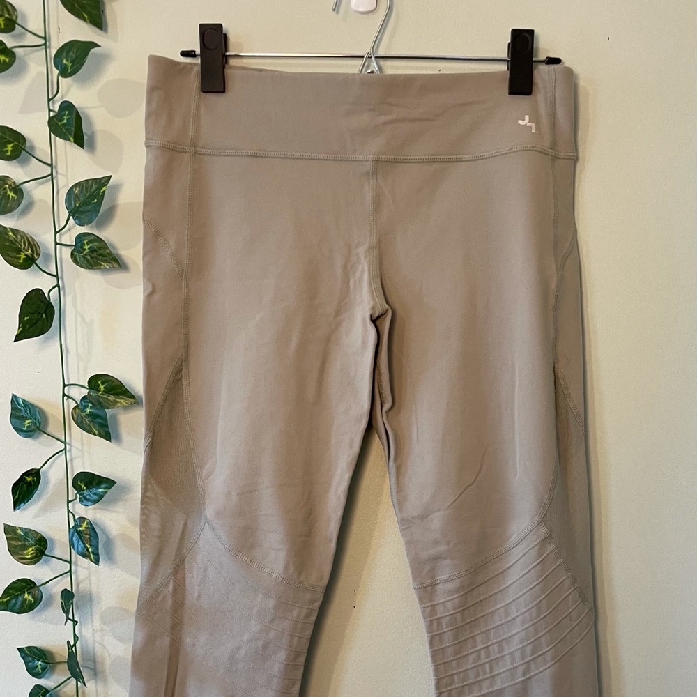 Athletic leggings